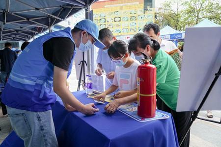 深圳市龙华区平安建设公益集市“开市”