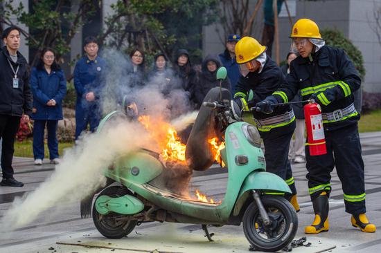 消除电动自行车安全隐患，不能单靠“禁上楼”！