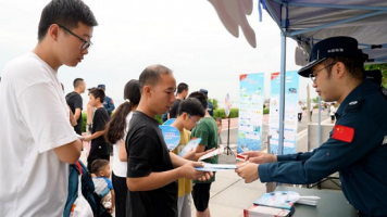 广东东莞海警局开展海警法普法宣传活动